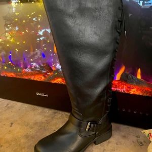 Black knee-high boots Euro